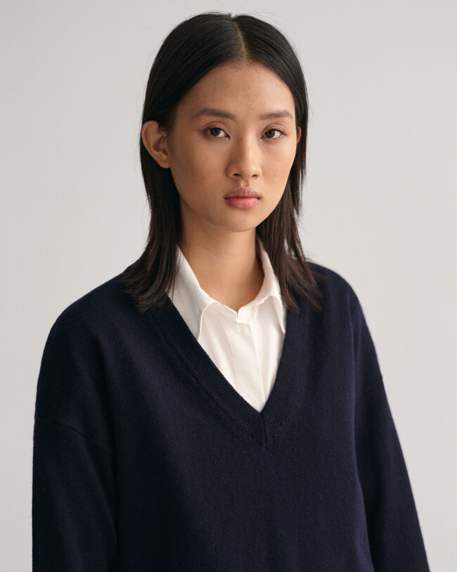 Jersey de cuello de pico en lana de oveja muy fina