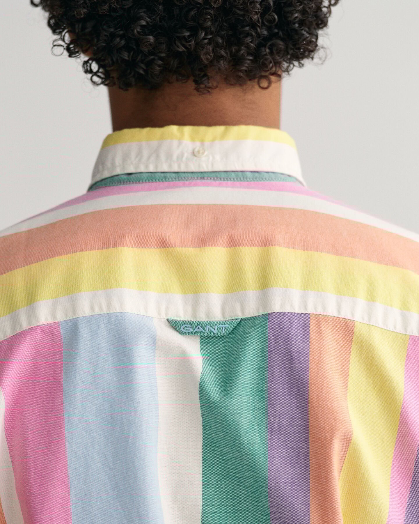 Camisa Oxford Relaxed Fit con rayas multicolor de manga corta