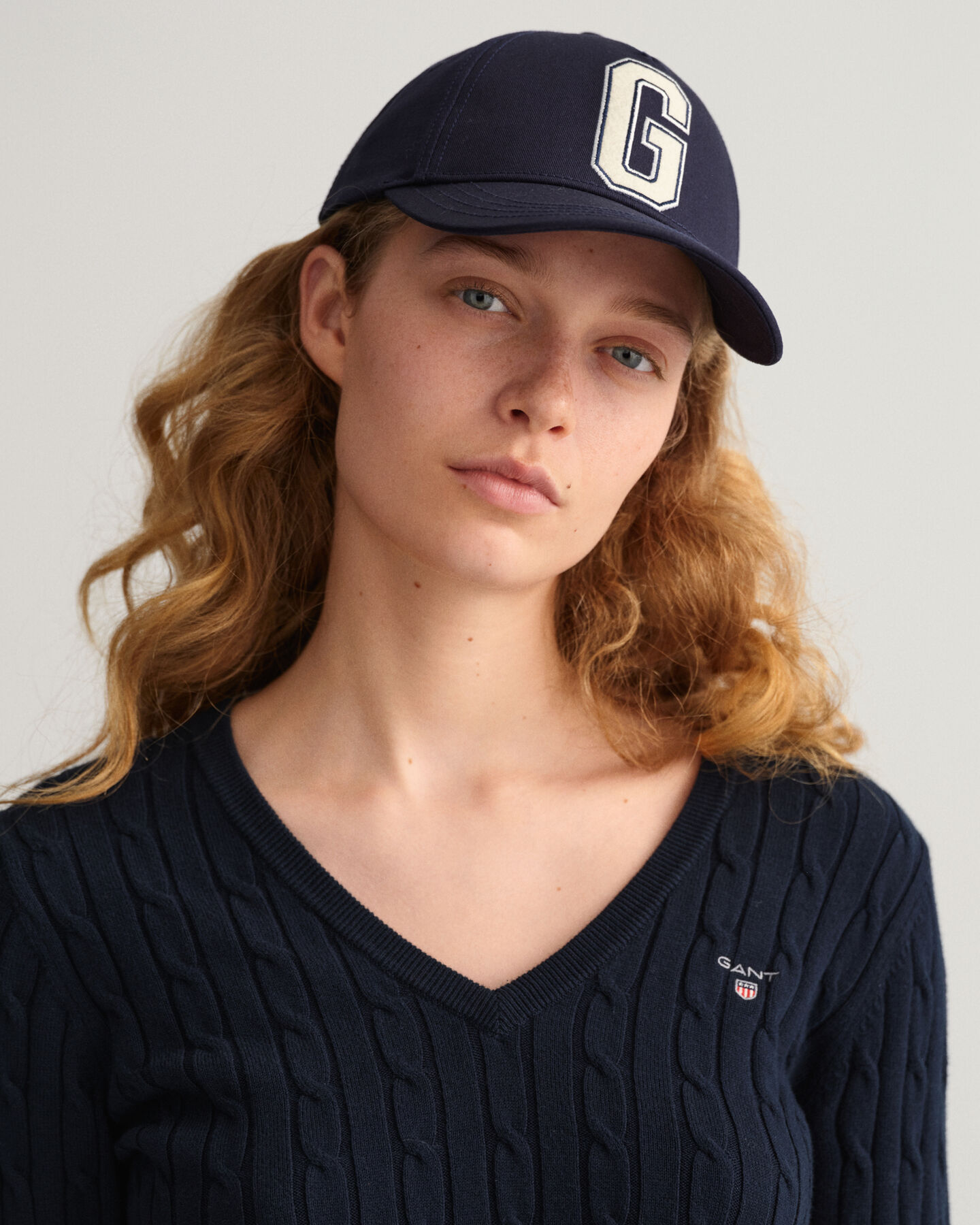 Jersey de punto de ochos con cuello de pico en algodón elástico