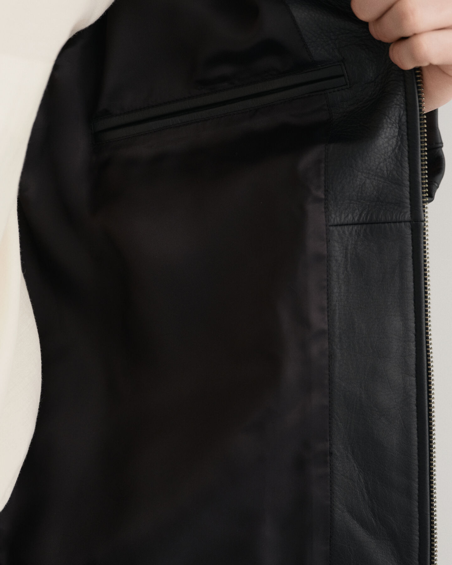 Cazadora corta de piel