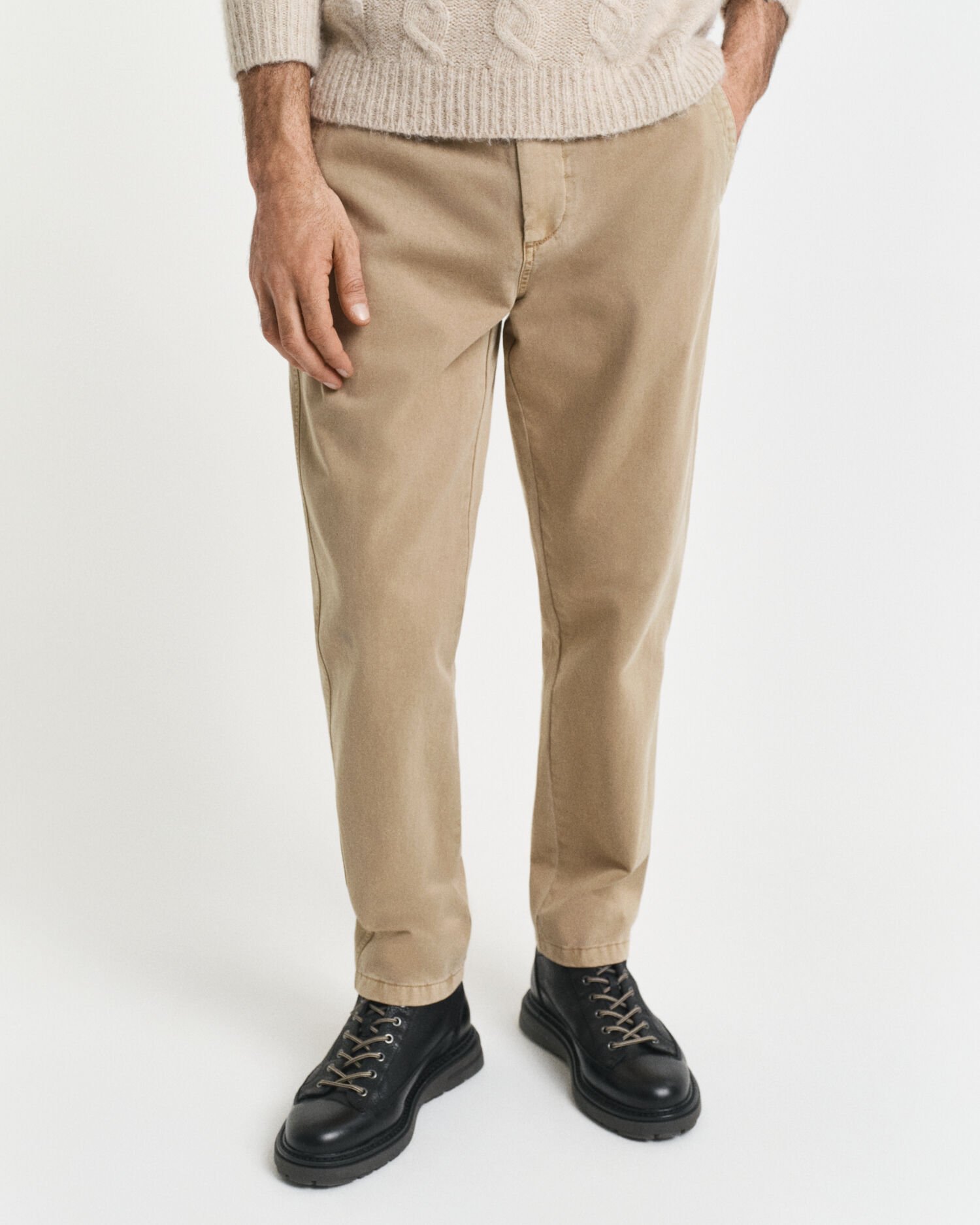 Pantalones chinos Regular Fit de tejido excedente ajustados en el bajo