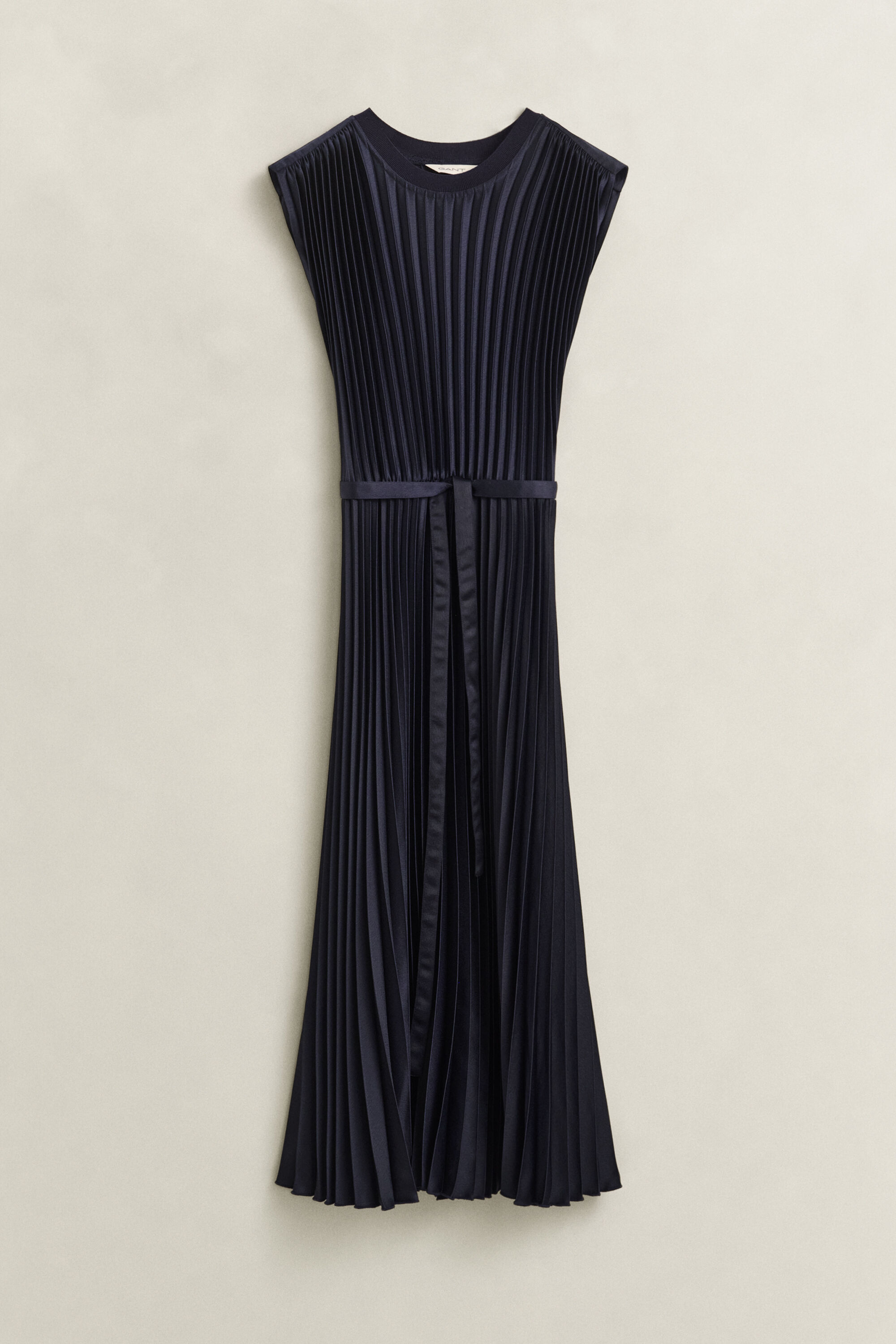 Vestido plisado con cinturón