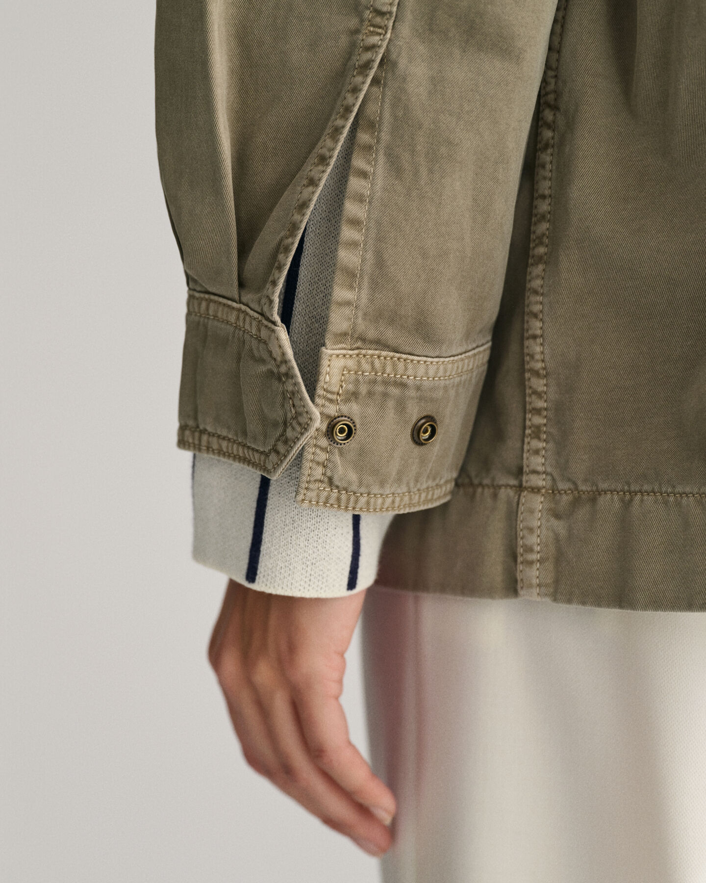 Cazadora militar teñida en prenda