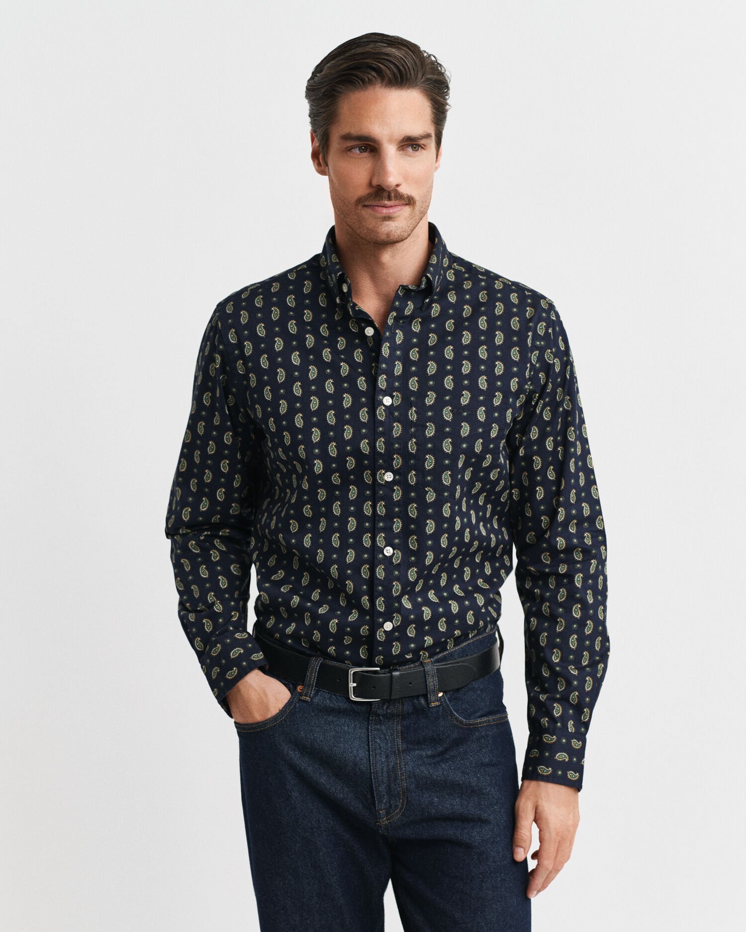 Camisa Regular Fit de sarga con estampado de cachemir