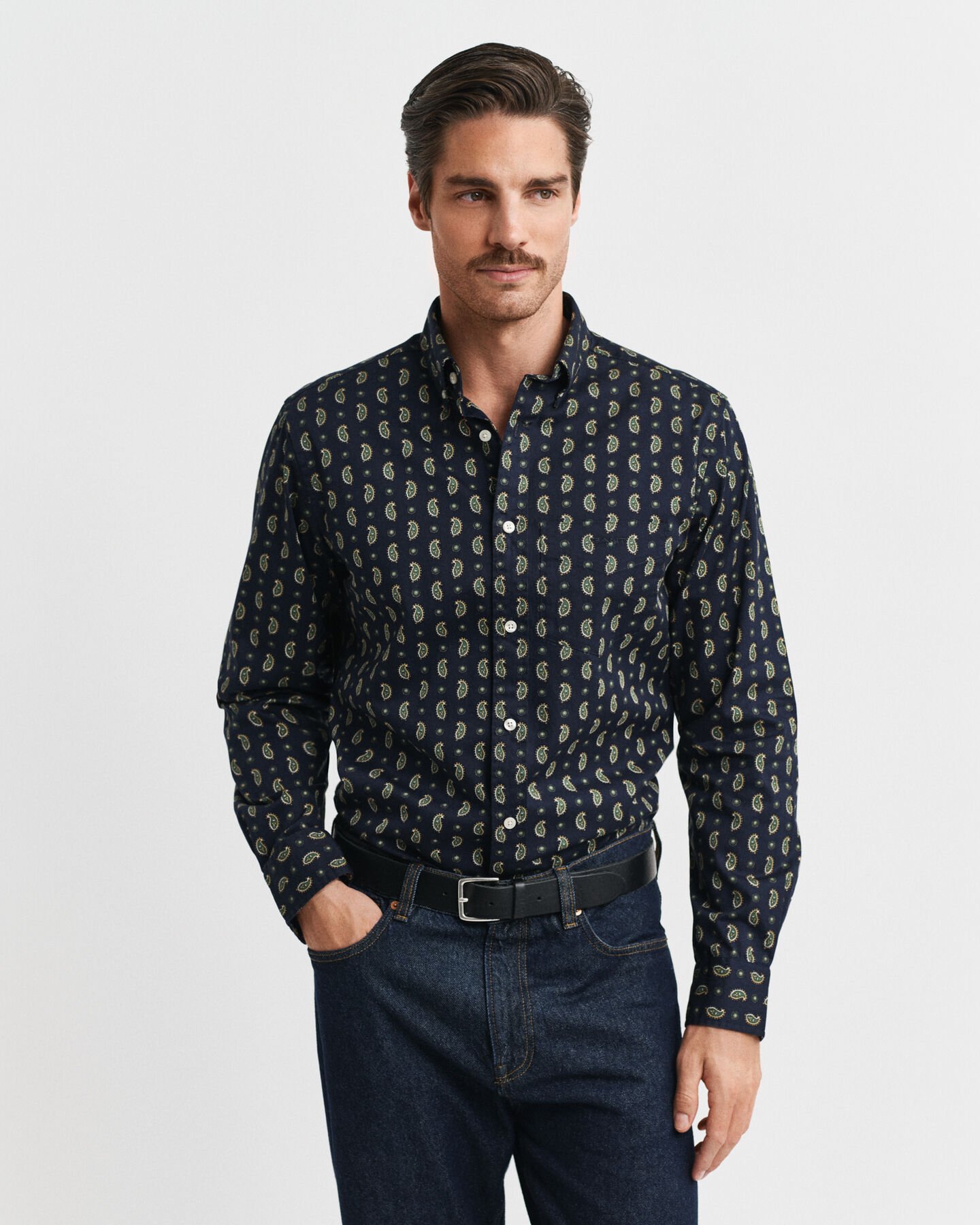 Camisa Regular Fit de sarga con estampado de cachemir