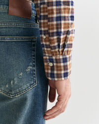 Camisa Regular Fit de sarga ligera a cuadros