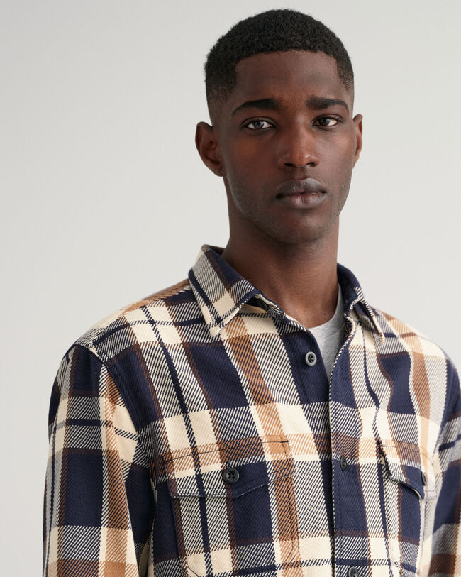 Sobrecamisa de cuadros en sarga gruesa