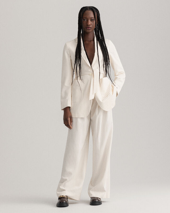 Americana de raya diplomática con cinturón