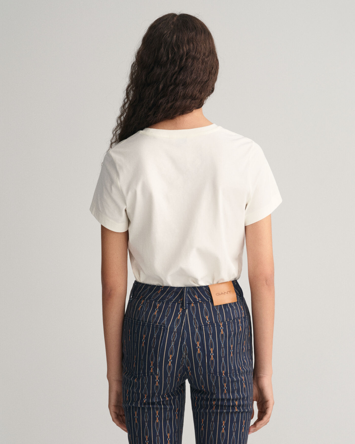 Camiseta con inscripci&oacute;n de peque&ntilde;as dimensiones