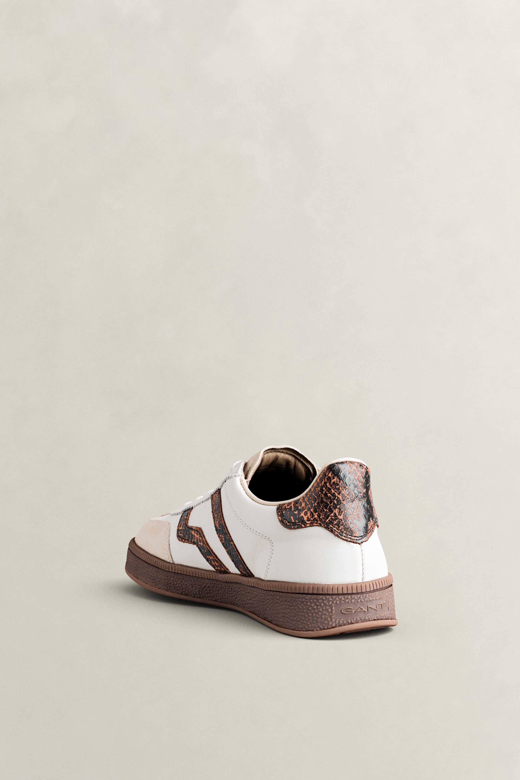 Zapatillas de piel y ante Cuzima