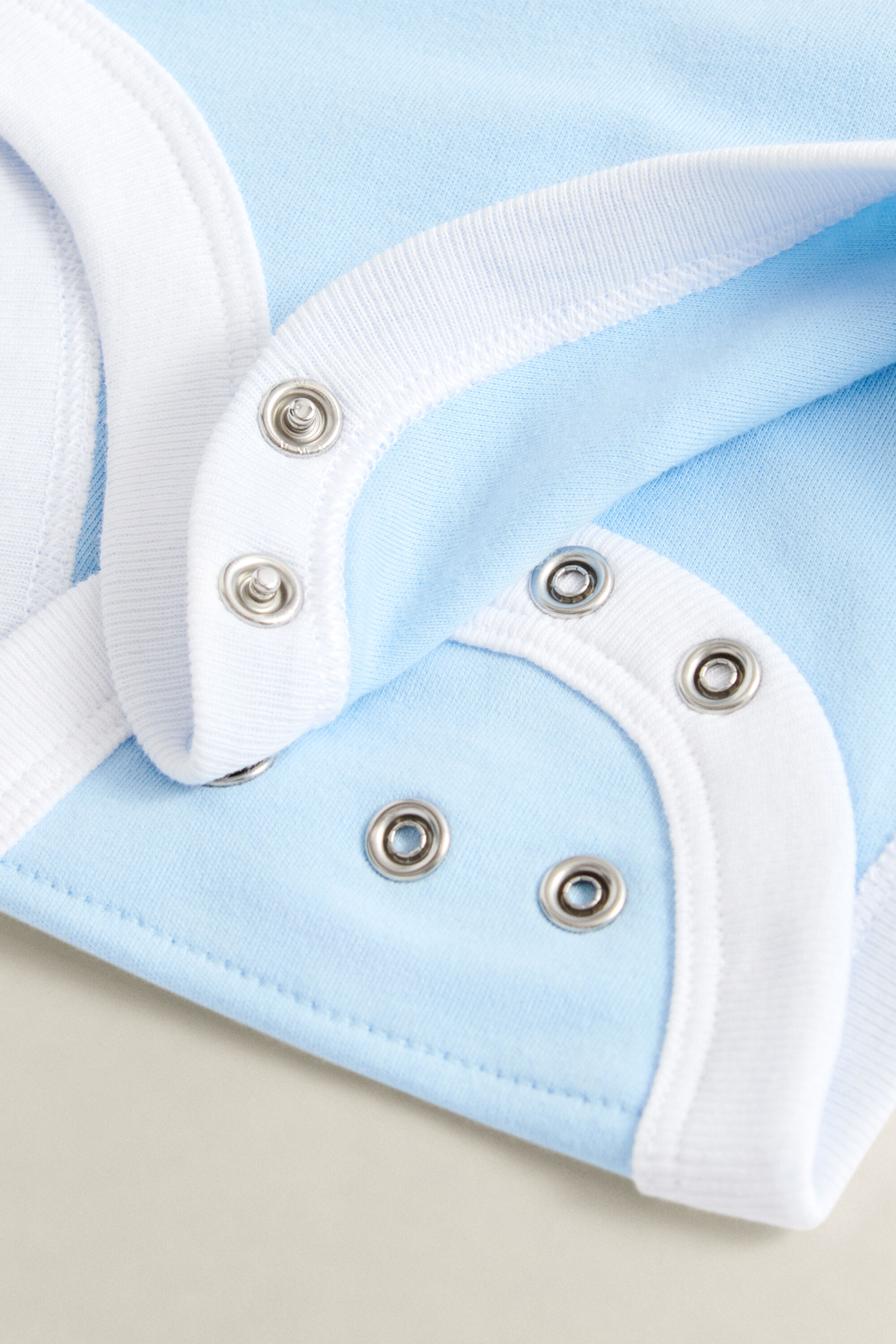 Conjunto de pelele y gorro Baby