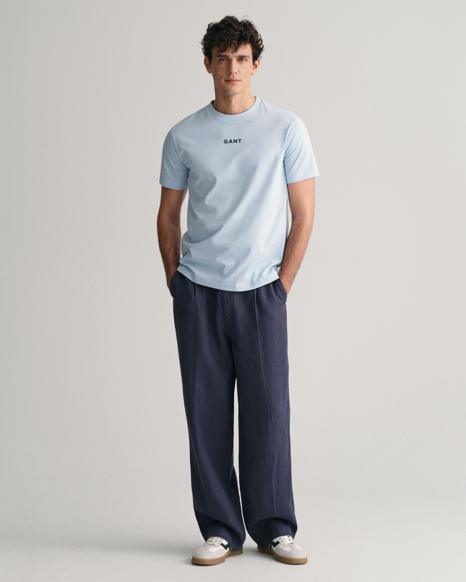 Camiseta GANT Logo pequeno en contraste GANT