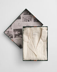 Caja de regalo con pijama de rayas de satén