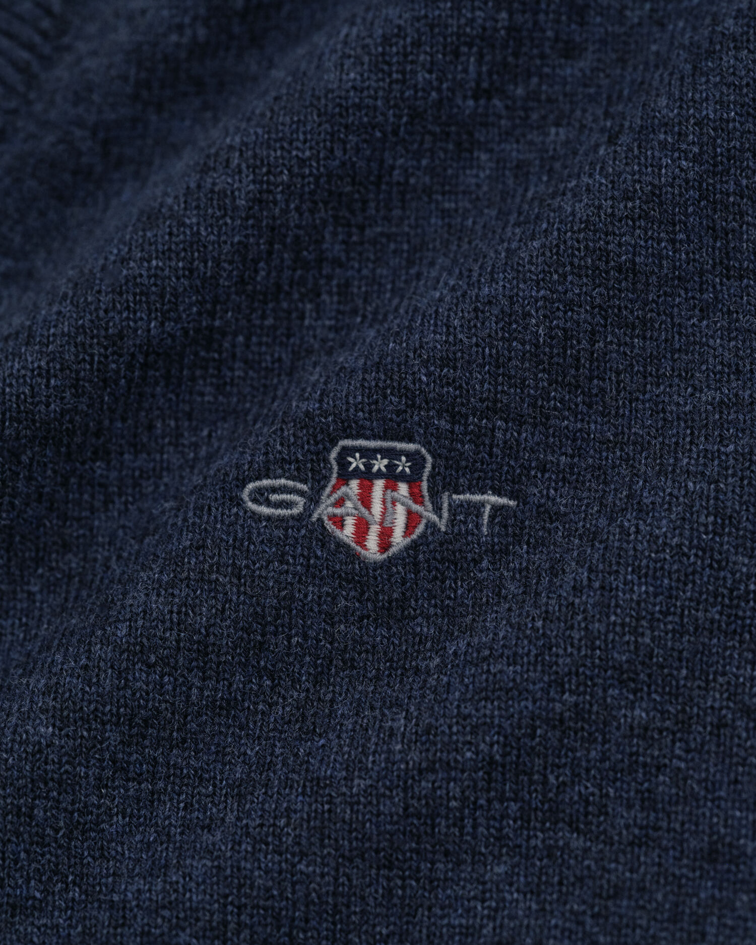 Jersey de cuello de pico en lana de oveja muy fina