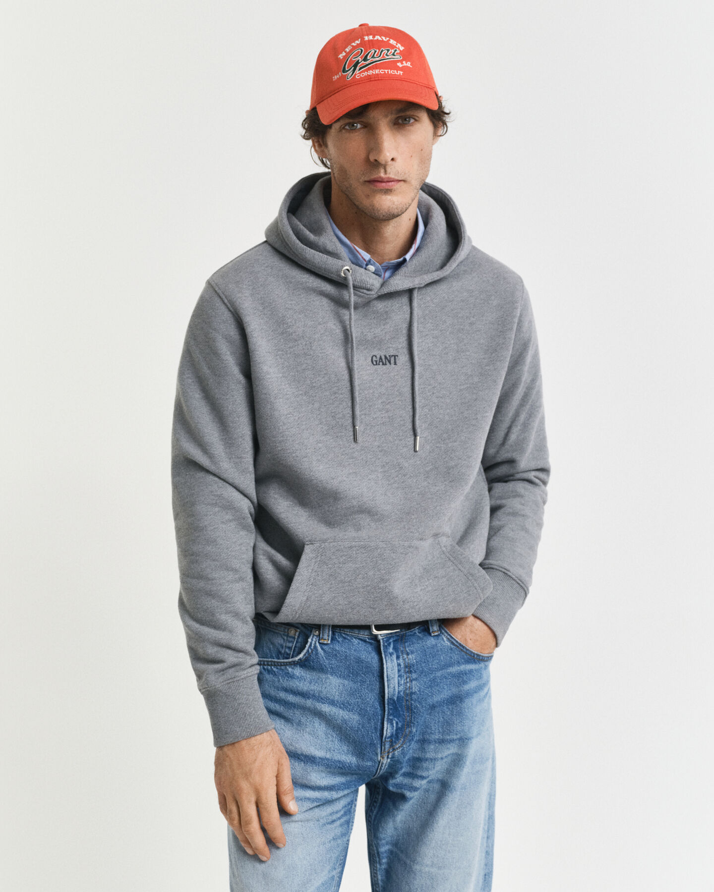 Sudadera con capucha y diseño de pequeñas dimensiones