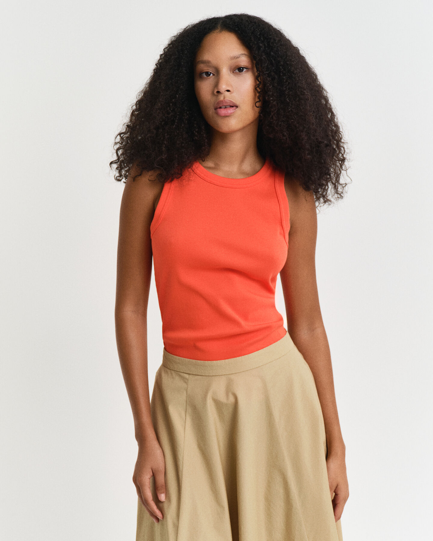 Camiseta de tirantes acanalada con cuello alto