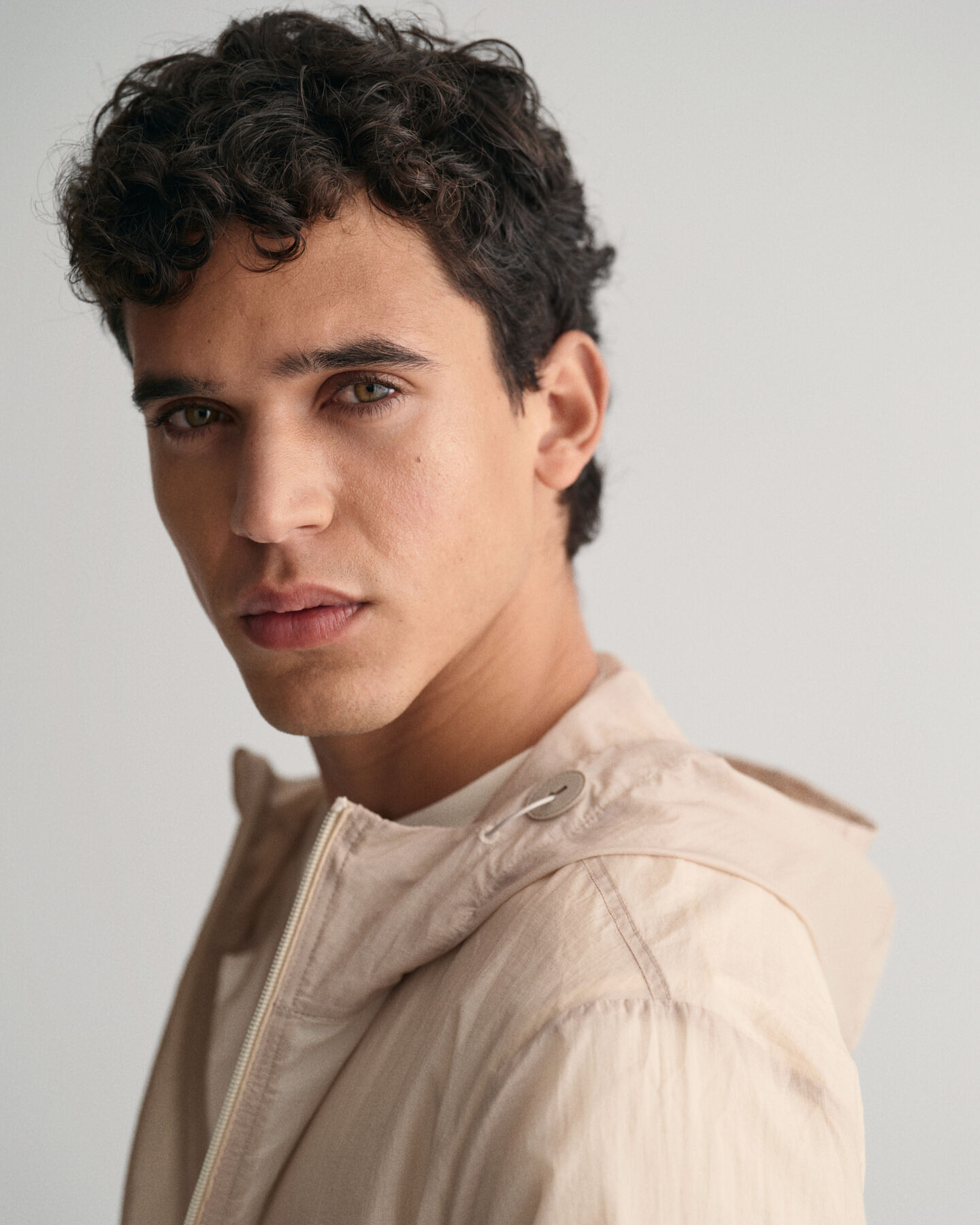 Windbreaker ligero y plegable