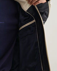 Cazadora corta de piel