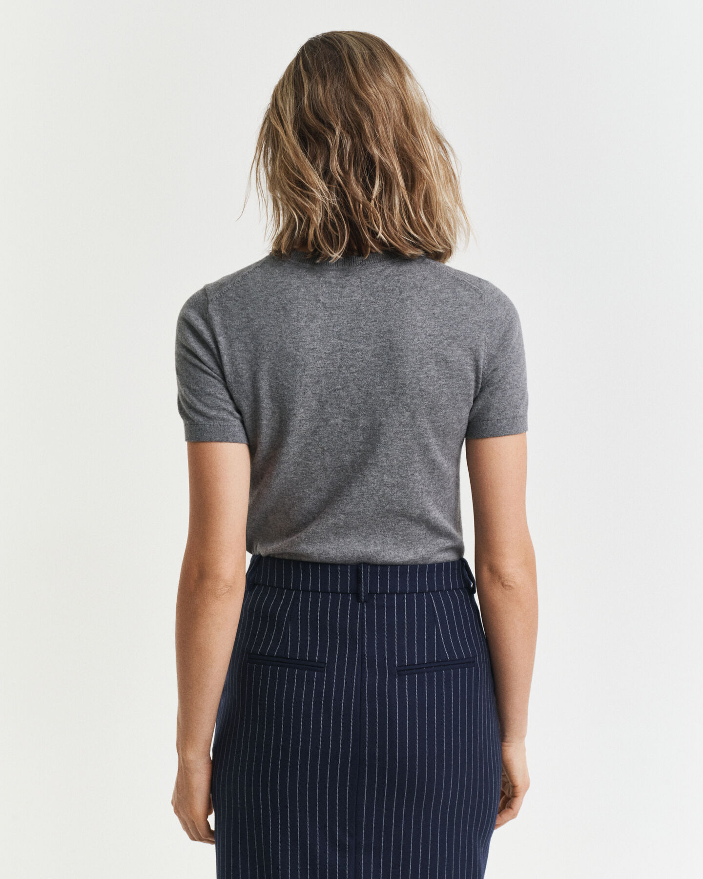 Jersey ligero de manga corta y cuello redondo