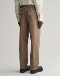 Pantalones chinos de pinzas con cinturón