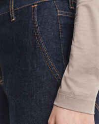 Top ligero de algodón con cuello de cisne