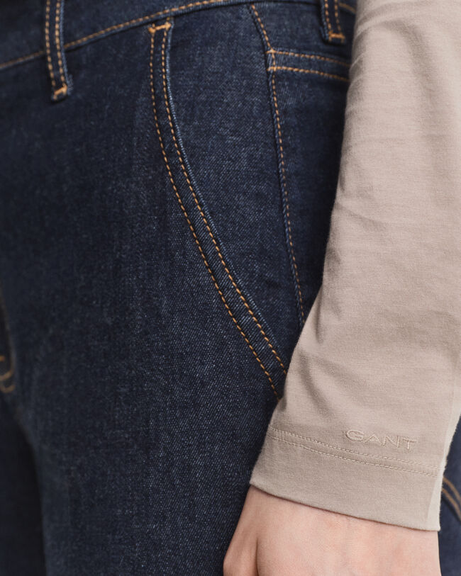 Top ligero de algodón con cuello de cisne