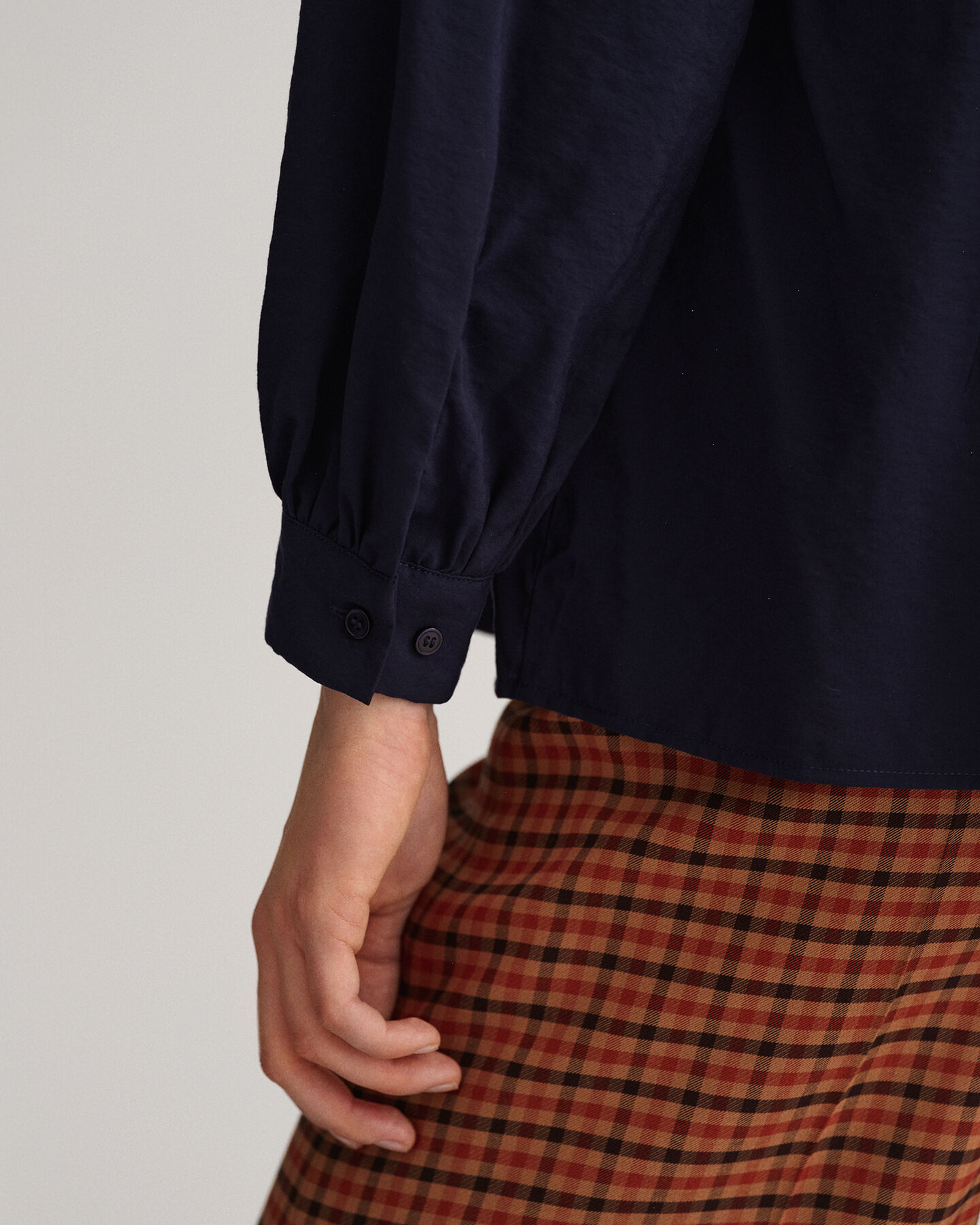 Blusa con cuello recto